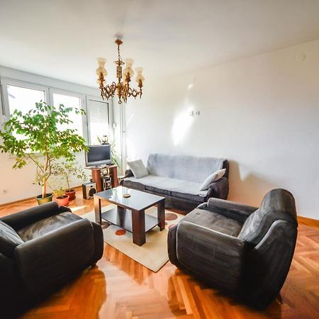 Apartman Centar Lux Пирот Экстерьер фото