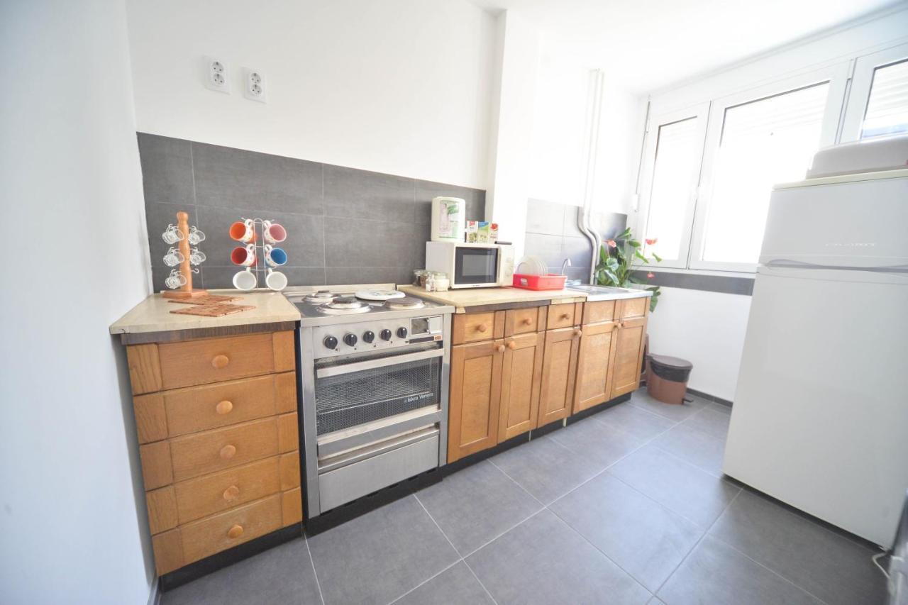 Apartman Centar Lux Пирот Экстерьер фото