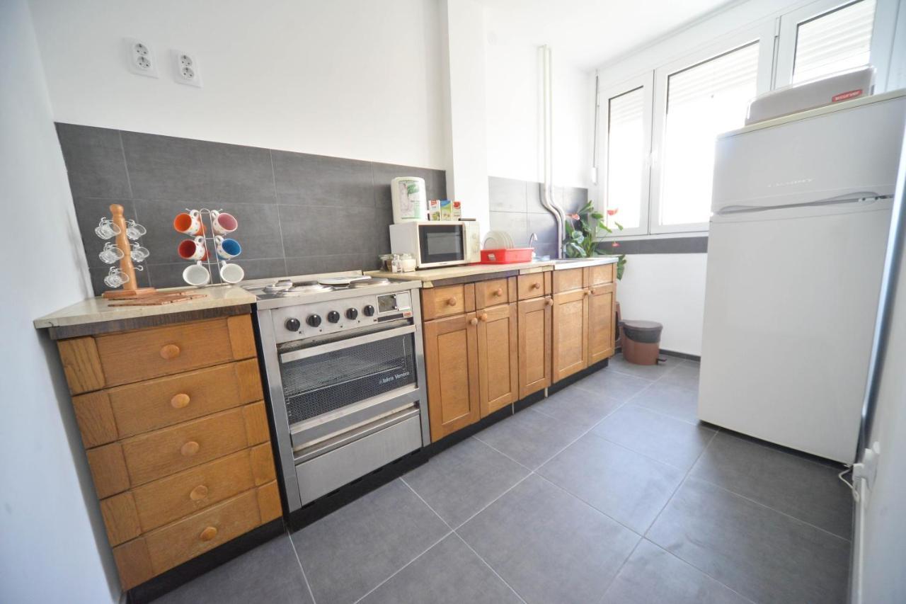 Apartman Centar Lux Пирот Экстерьер фото