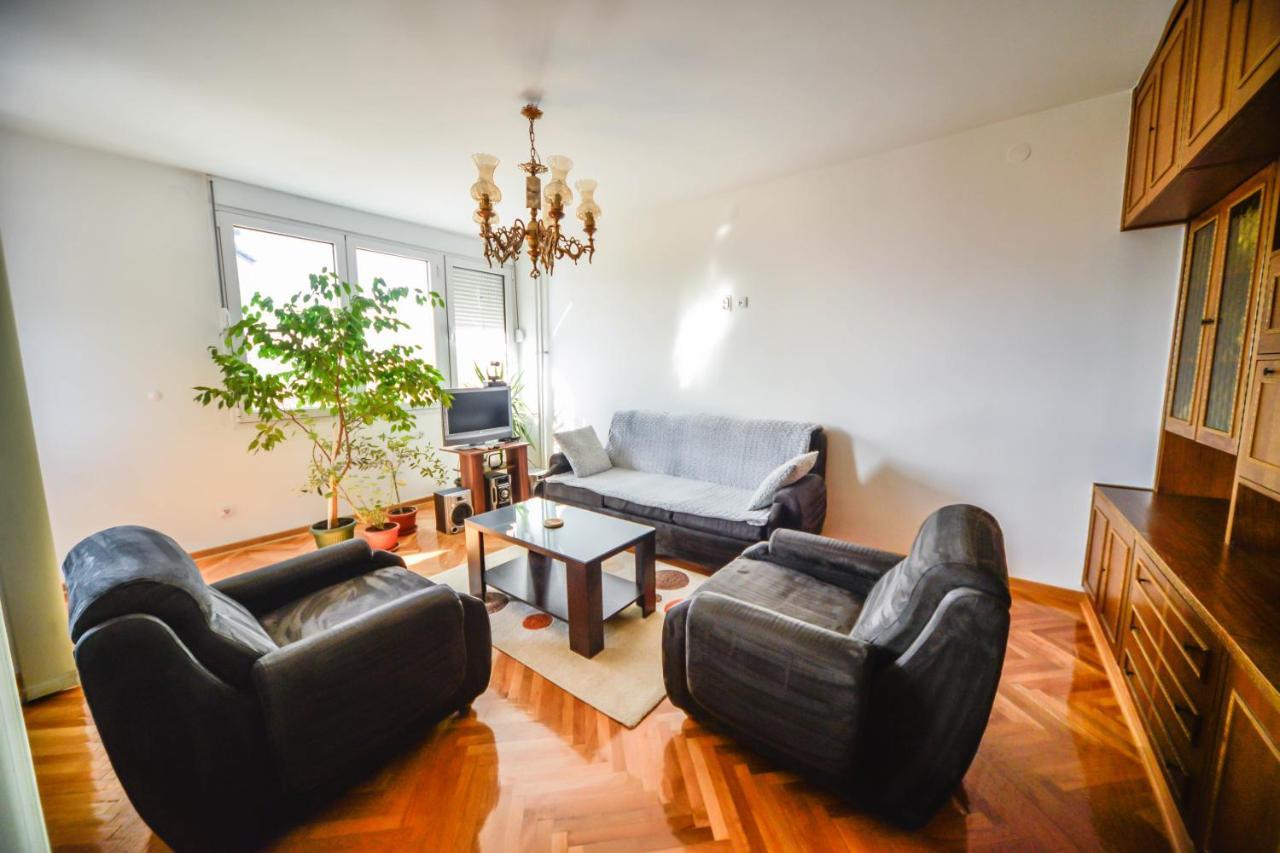 Apartman Centar Lux Пирот Экстерьер фото